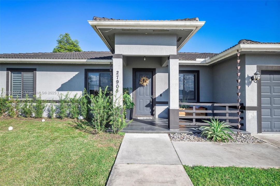 En Venta: $699,000 (3 camas, 2 baños, 1816 Pies cuadrados)