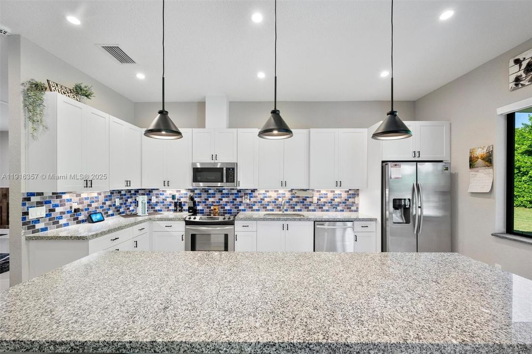 En Venta: $699,000 (3 camas, 2 baños, 1816 Pies cuadrados)