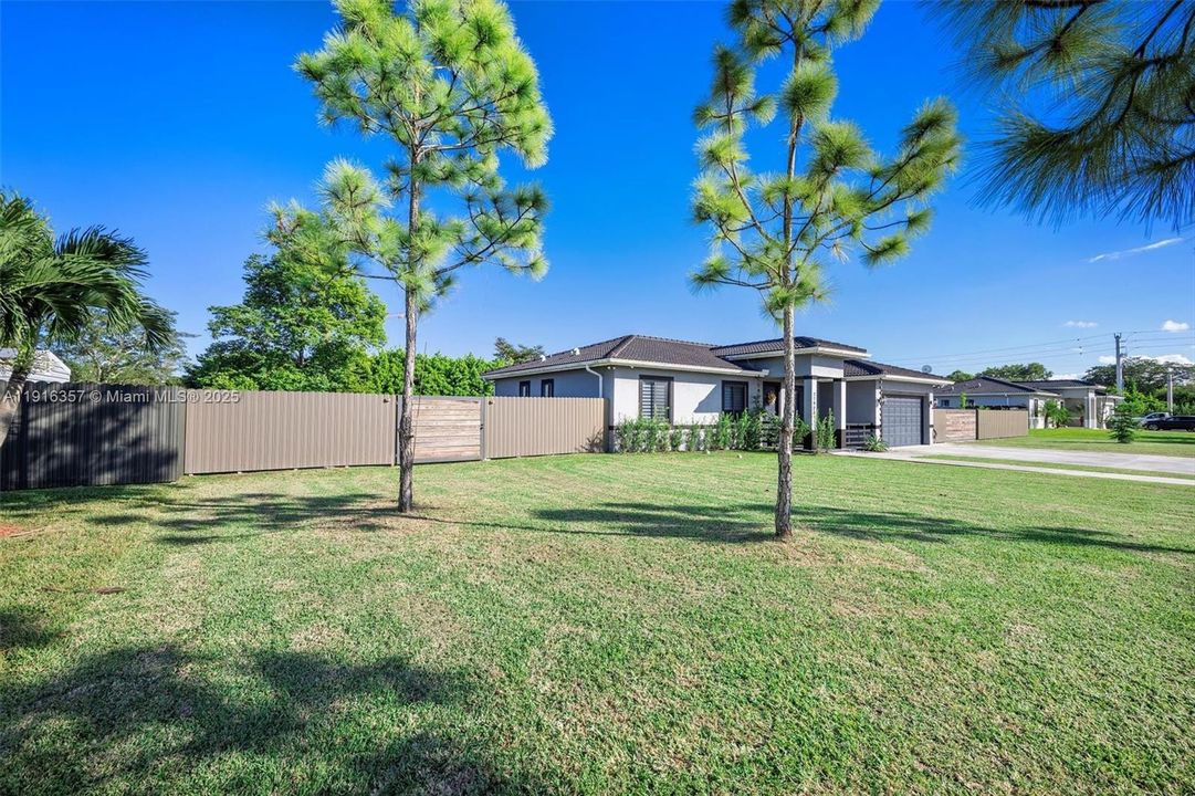 En Venta: $699,000 (3 camas, 2 baños, 1816 Pies cuadrados)