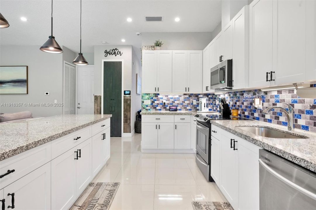 En Venta: $699,000 (3 camas, 2 baños, 1816 Pies cuadrados)