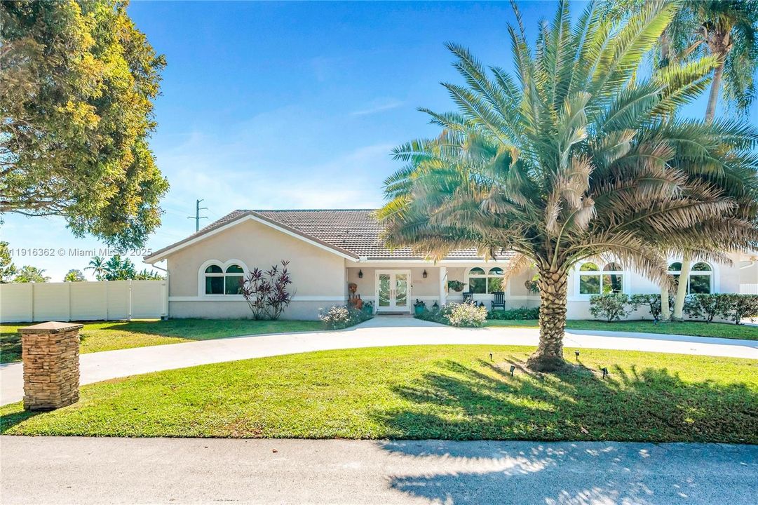 На продажу: $1,550,000 (4 спален, 3 ванн, 3748 Квадратных фут)