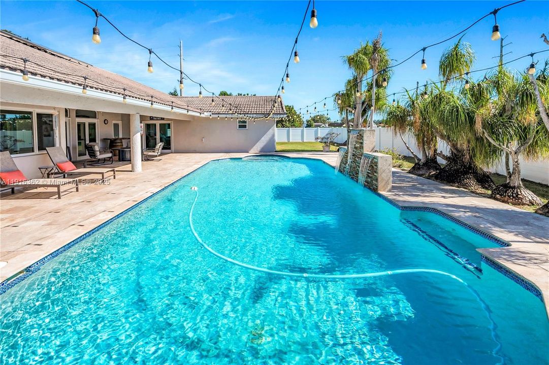 На продажу: $1,550,000 (4 спален, 3 ванн, 3748 Квадратных фут)