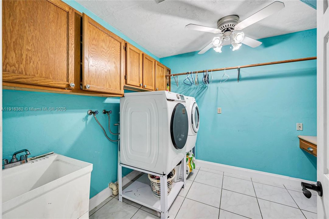 На продажу: $1,550,000 (4 спален, 3 ванн, 3748 Квадратных фут)