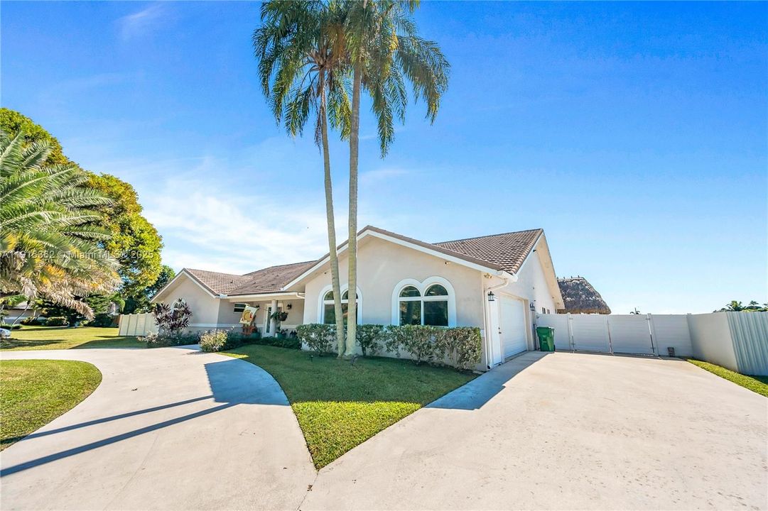 На продажу: $1,550,000 (4 спален, 3 ванн, 3748 Квадратных фут)