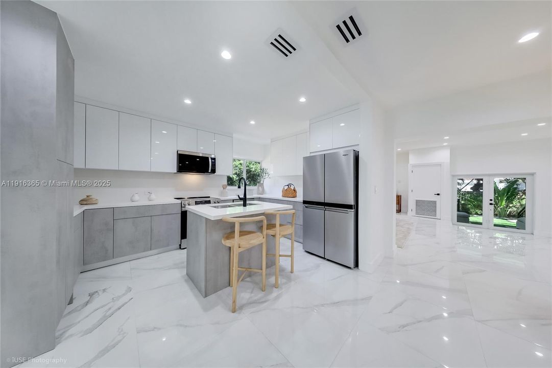 For Rent: $15,000 (4 beds, 3 baths, 3486 Square Feet)