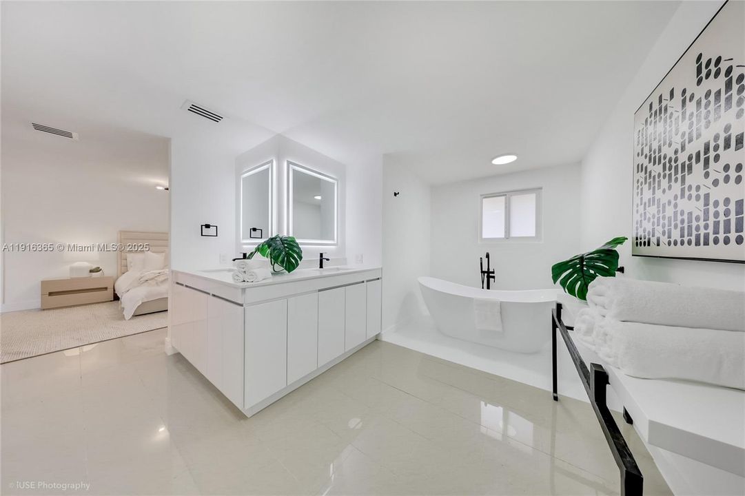 For Rent: $15,000 (4 beds, 3 baths, 3486 Square Feet)