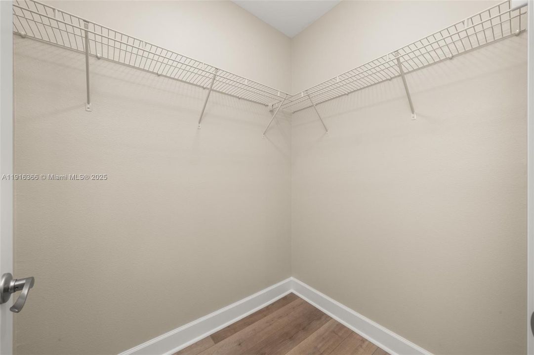 合同活跃: $279,000 (3 贝兹, 2 浴室, 1700 平方英尺)