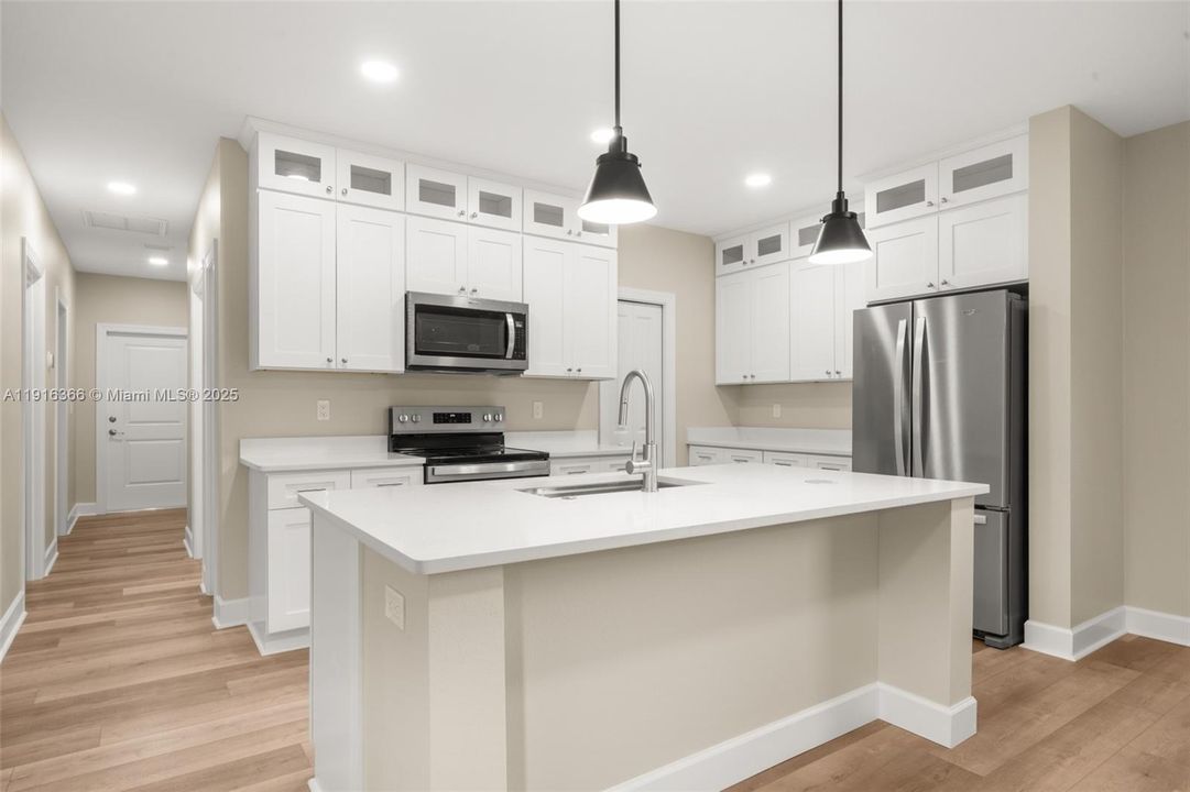 合同活跃: $279,000 (3 贝兹, 2 浴室, 1700 平方英尺)