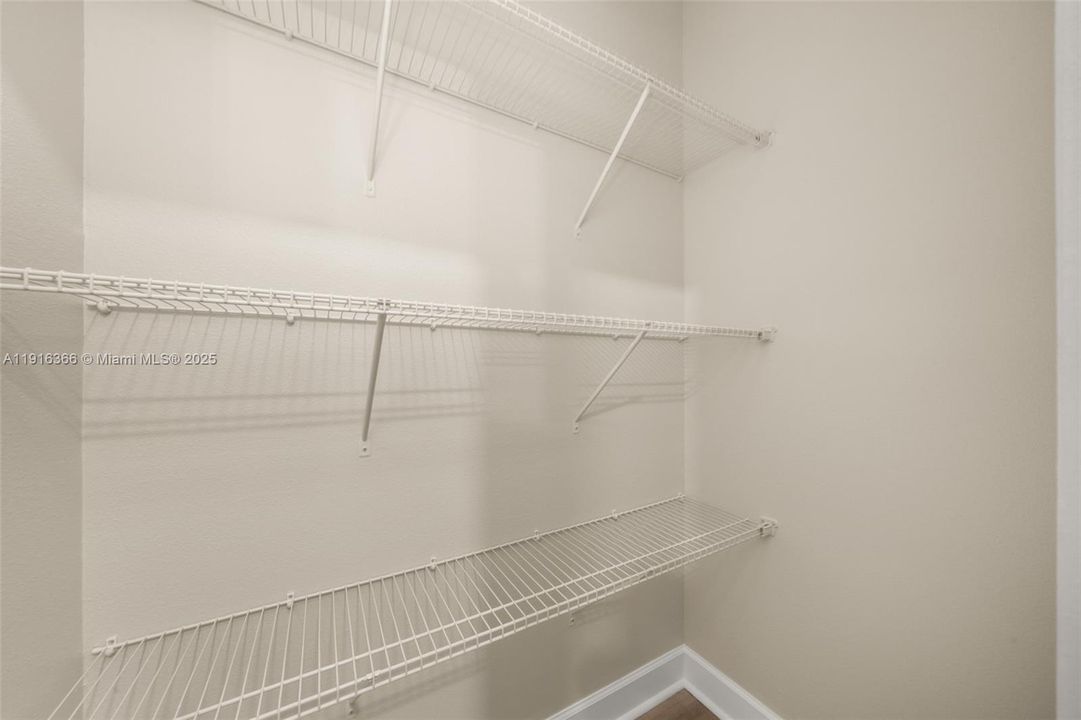 合同活跃: $279,000 (3 贝兹, 2 浴室, 1700 平方英尺)