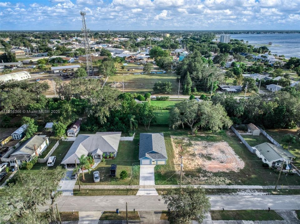 合同活跃: $279,000 (3 贝兹, 2 浴室, 1700 平方英尺)