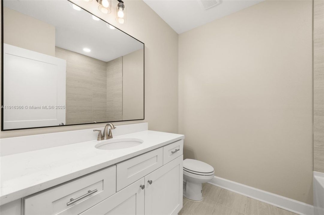 合同活跃: $279,000 (3 贝兹, 2 浴室, 1700 平方英尺)