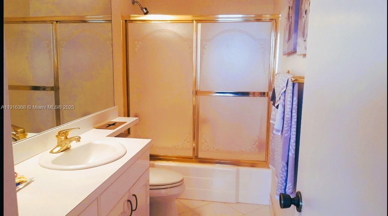 En Venta: $549,000 (2 camas, 2 baños, 1200 Pies cuadrados)