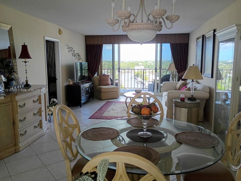 En Venta: $549,000 (2 camas, 2 baños, 1200 Pies cuadrados)