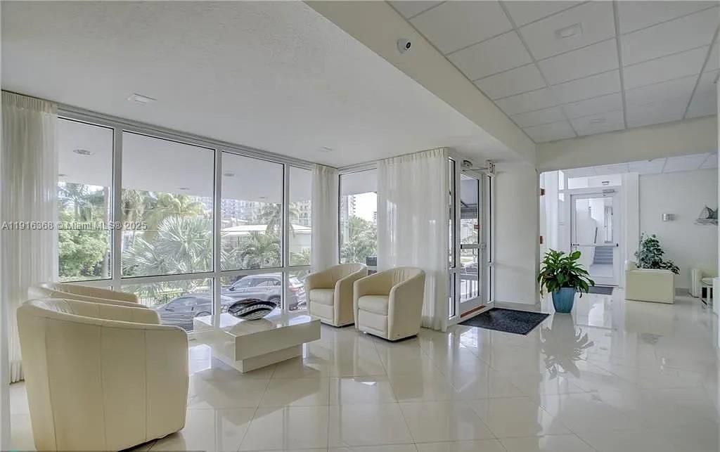 En Venta: $549,000 (2 camas, 2 baños, 1200 Pies cuadrados)