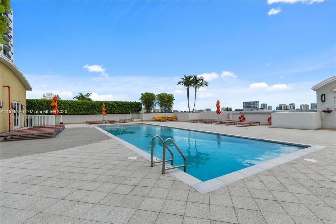 出租: $2,700 (1 贝兹, 1 浴室, 810 平方英尺)