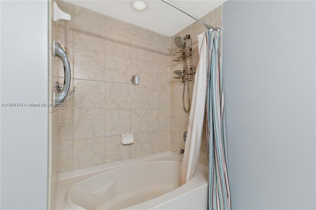 出租: $2,700 (1 贝兹, 1 浴室, 810 平方英尺)