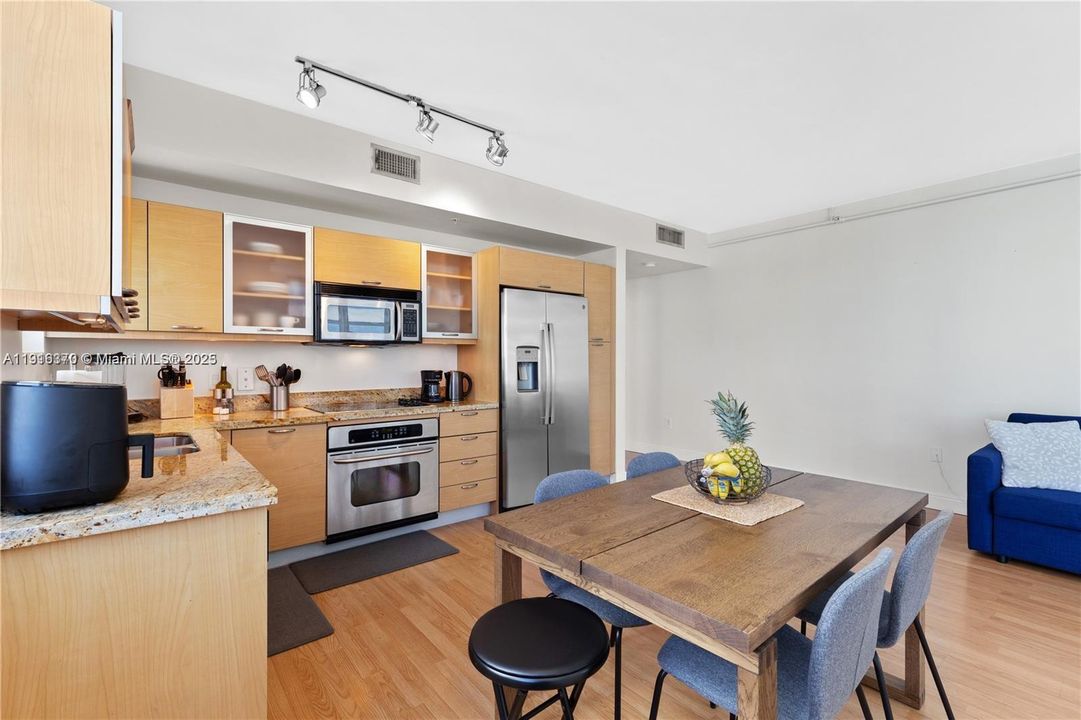 出租: $2,700 (1 贝兹, 1 浴室, 810 平方英尺)