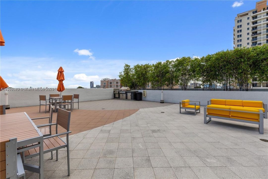 出租: $2,700 (1 贝兹, 1 浴室, 810 平方英尺)