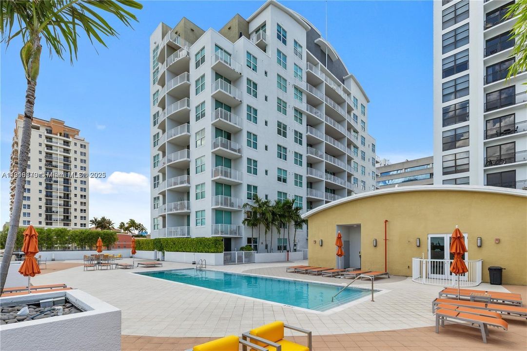 出租: $2,700 (1 贝兹, 1 浴室, 810 平方英尺)