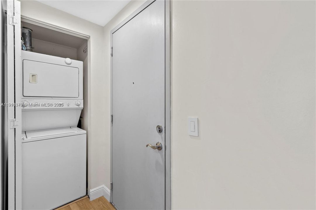 出租: $2,700 (1 贝兹, 1 浴室, 810 平方英尺)