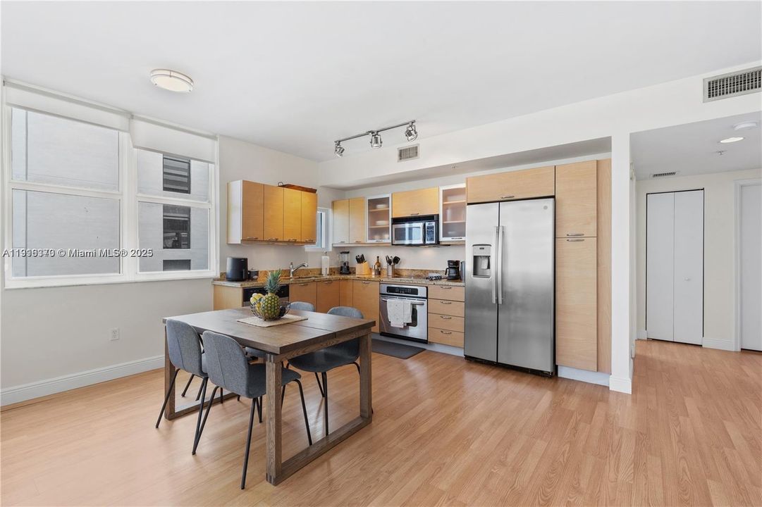 出租: $2,700 (1 贝兹, 1 浴室, 810 平方英尺)