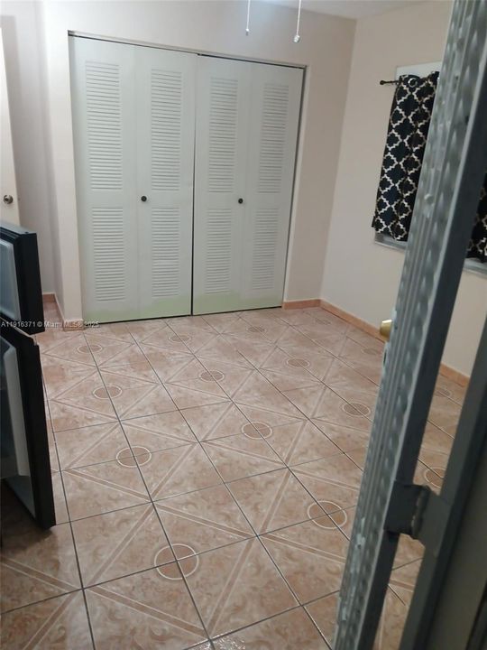 В аренду: $1,175 (0 спален, 1 ванн, 1661 Квадратных фут)