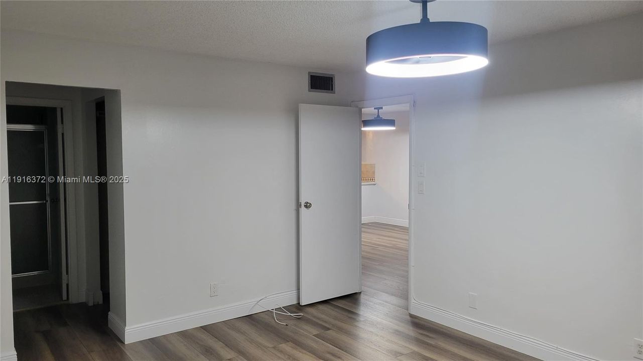 Activo con contrato: $1,875 (2 camas, 2 baños, 1100 Pies cuadrados)