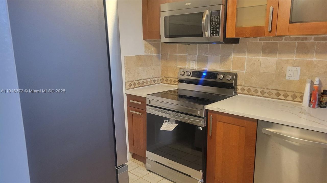 Activo con contrato: $1,875 (2 camas, 2 baños, 1100 Pies cuadrados)