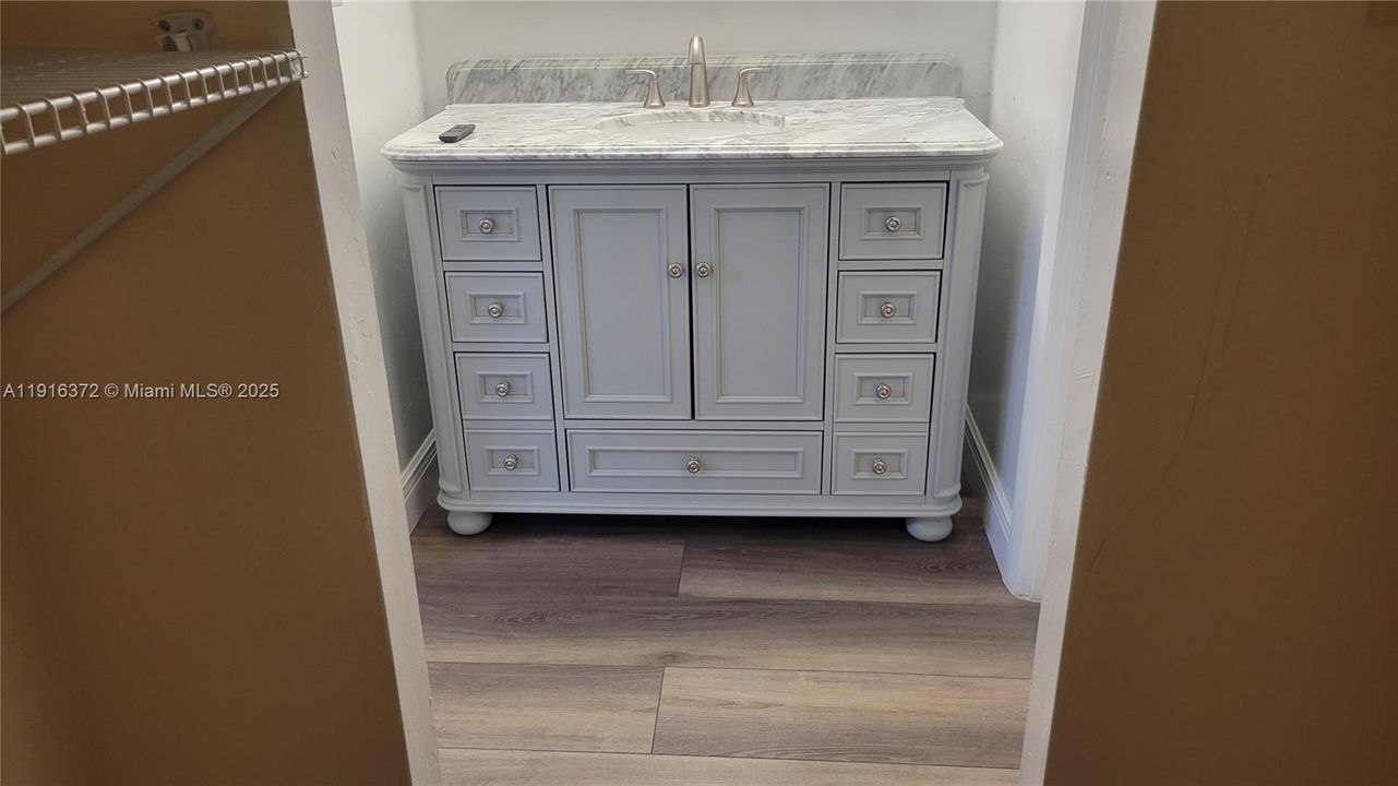 Activo con contrato: $1,875 (2 camas, 2 baños, 1100 Pies cuadrados)