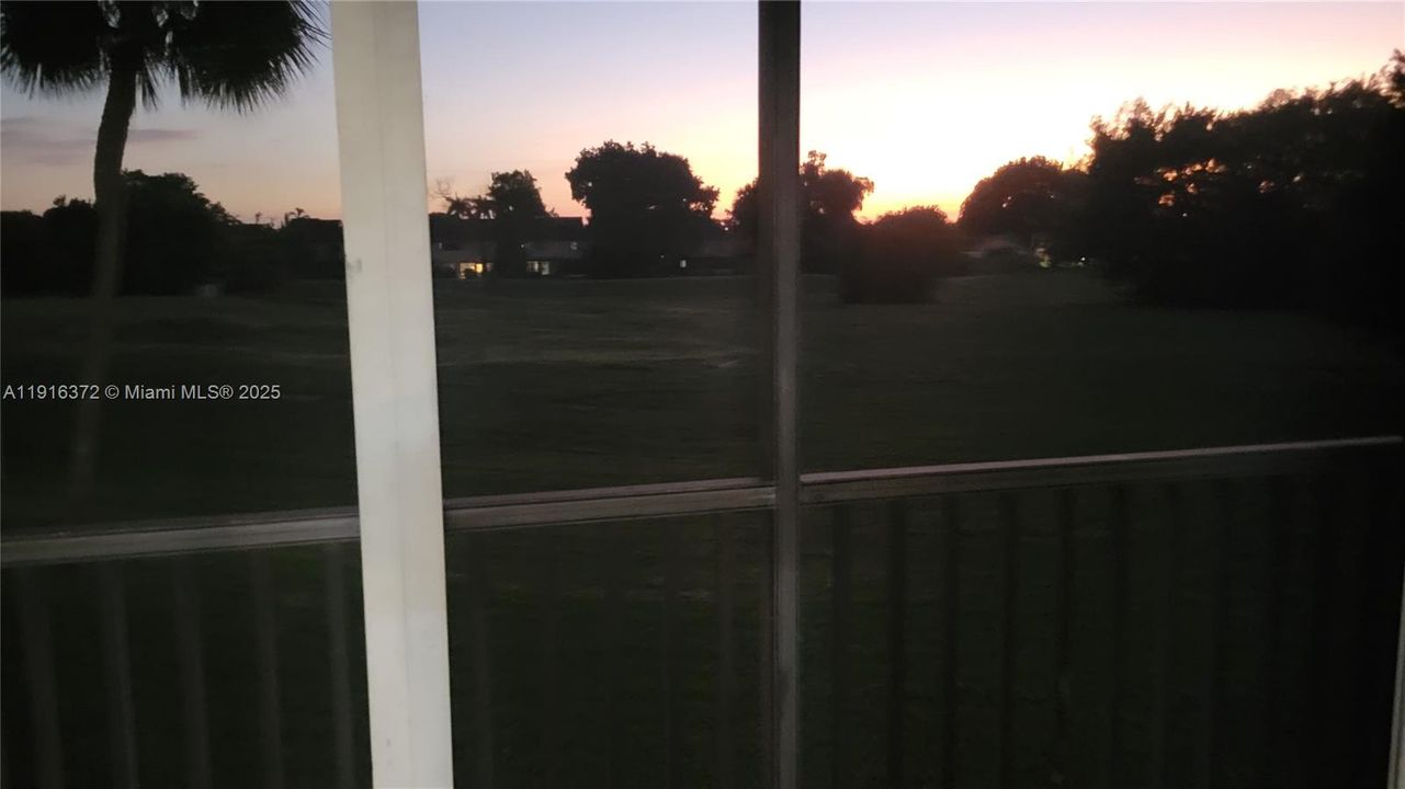 Activo con contrato: $1,875 (2 camas, 2 baños, 1100 Pies cuadrados)