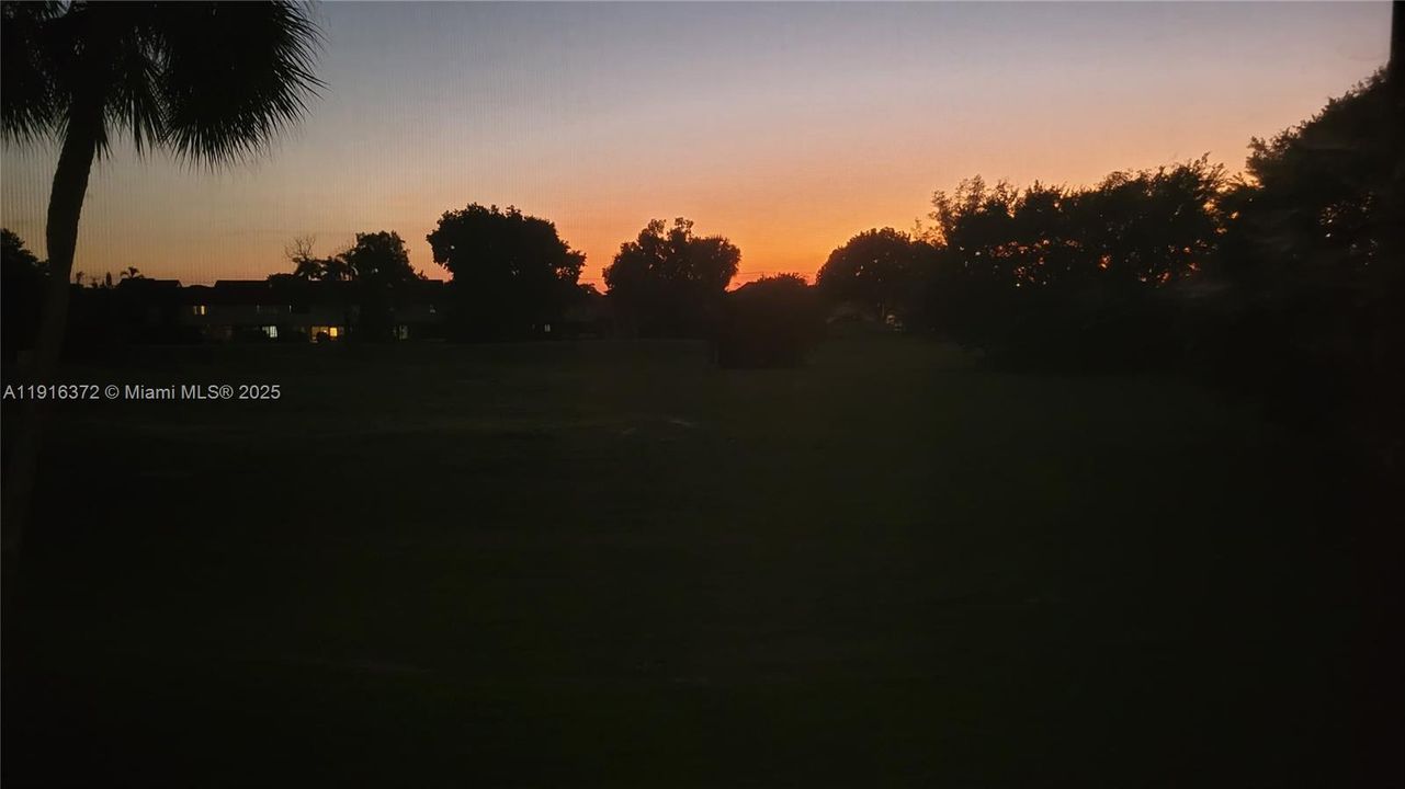 Activo con contrato: $1,875 (2 camas, 2 baños, 1100 Pies cuadrados)