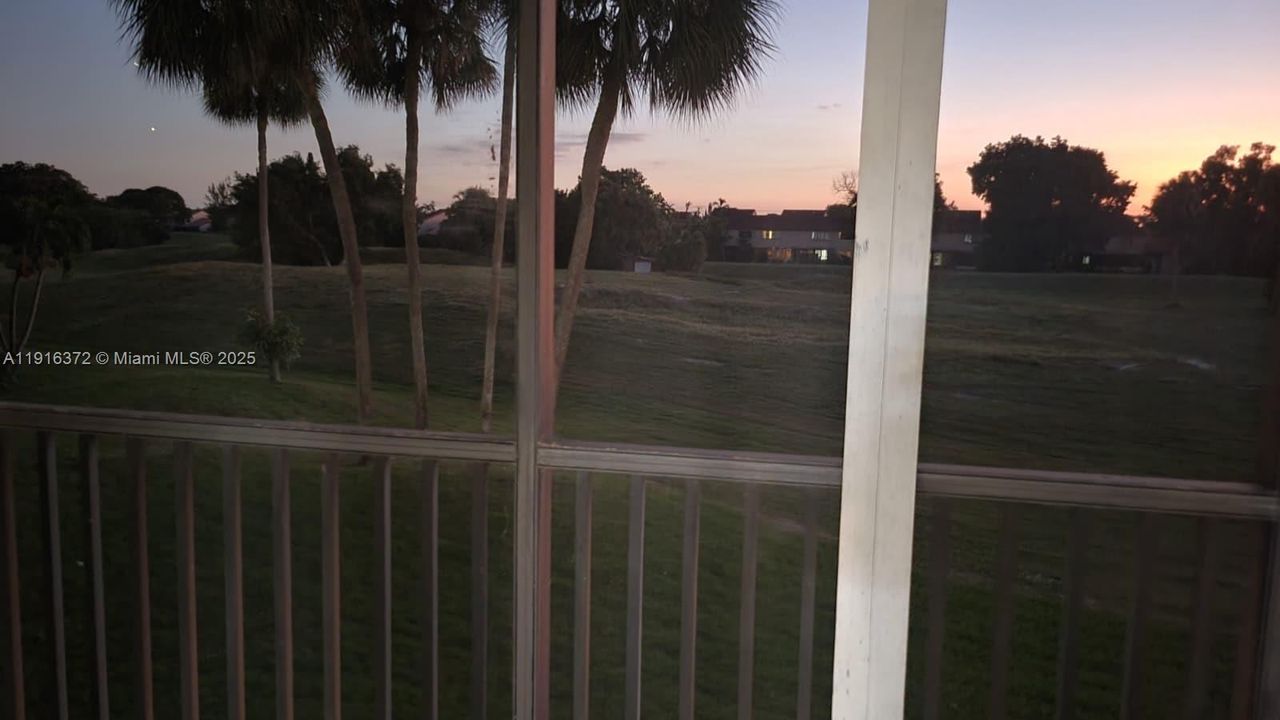 Activo con contrato: $1,875 (2 camas, 2 baños, 1100 Pies cuadrados)