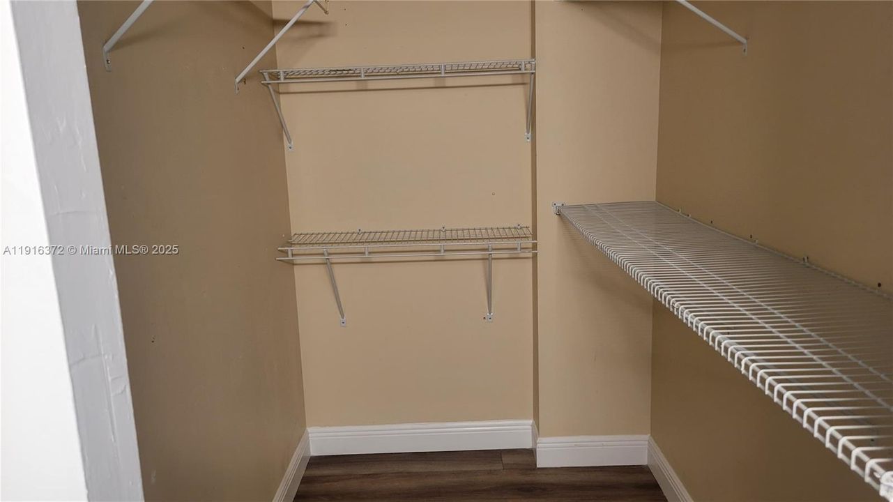 Activo con contrato: $1,875 (2 camas, 2 baños, 1100 Pies cuadrados)