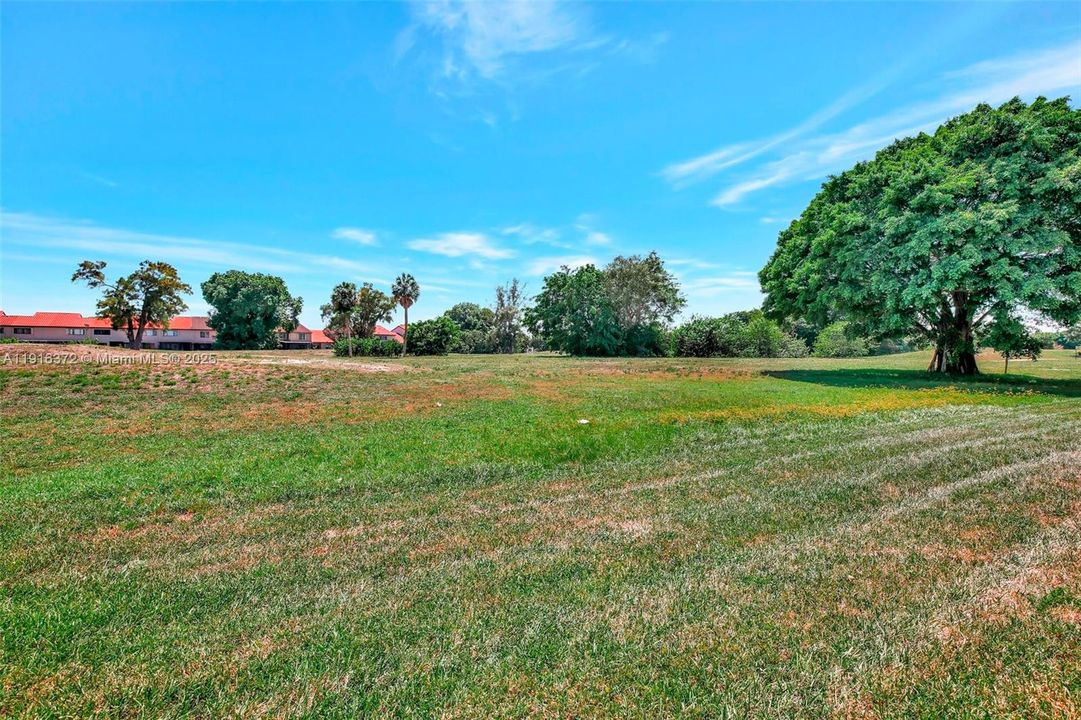 Activo con contrato: $1,875 (2 camas, 2 baños, 1100 Pies cuadrados)