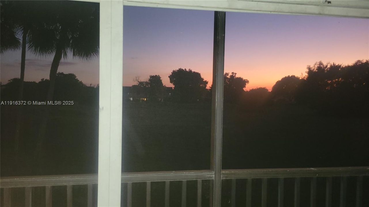 Activo con contrato: $1,875 (2 camas, 2 baños, 1100 Pies cuadrados)