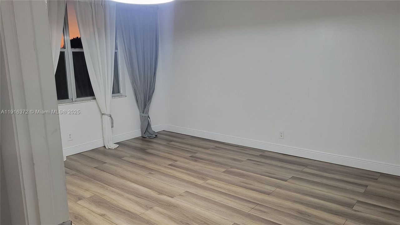 Activo con contrato: $1,875 (2 camas, 2 baños, 1100 Pies cuadrados)