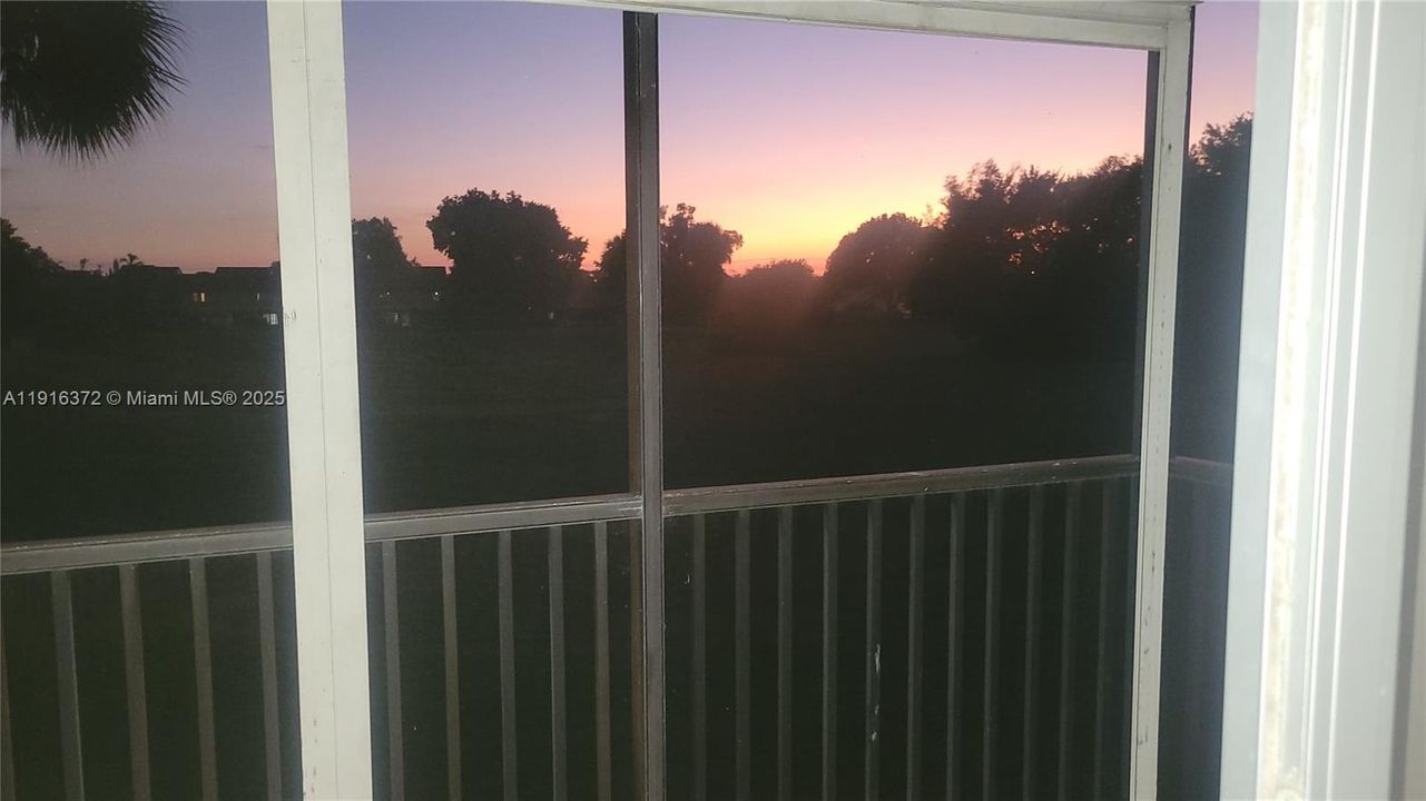 Activo con contrato: $1,875 (2 camas, 2 baños, 1100 Pies cuadrados)