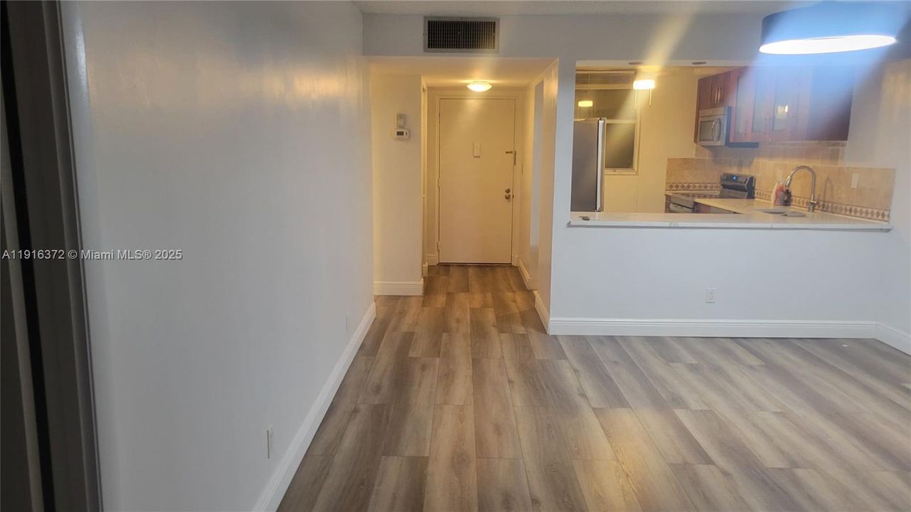 Activo con contrato: $1,875 (2 camas, 2 baños, 1100 Pies cuadrados)