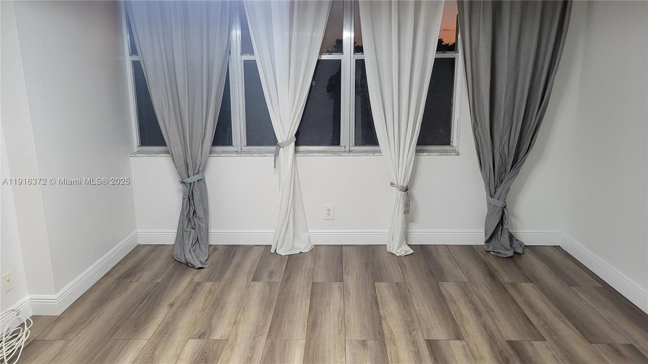 Activo con contrato: $1,875 (2 camas, 2 baños, 1100 Pies cuadrados)