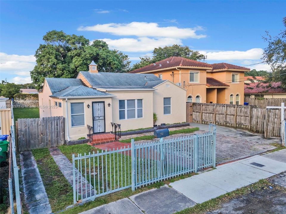 For Sale: $660,000 (3 beds, 2 baths, 1356 Square Feet)