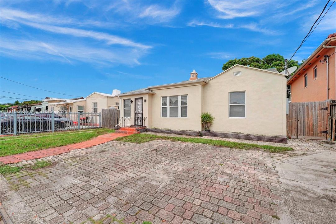 For Sale: $660,000 (3 beds, 2 baths, 1356 Square Feet)