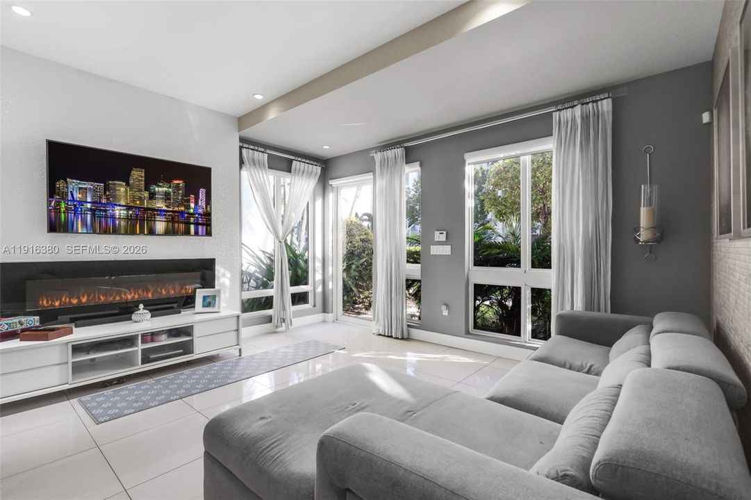 For Sale: $598,000 (3 beds, 2 baths, 1351 Square Feet)