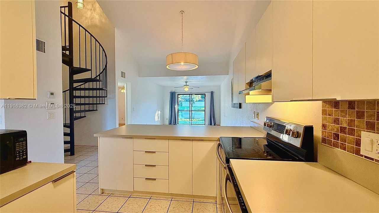 Active With Contract: $2,650 (3 beds, 2 baths, 1300 Square Feet)