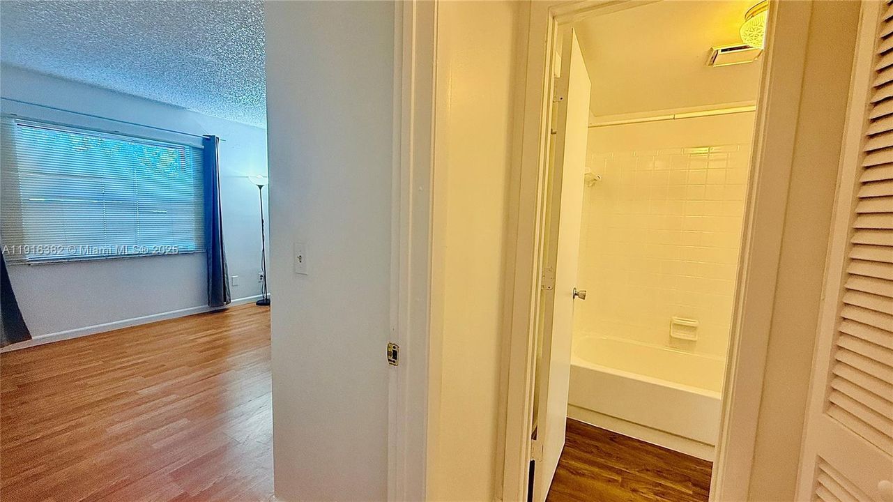 Active With Contract: $2,650 (3 beds, 2 baths, 1300 Square Feet)