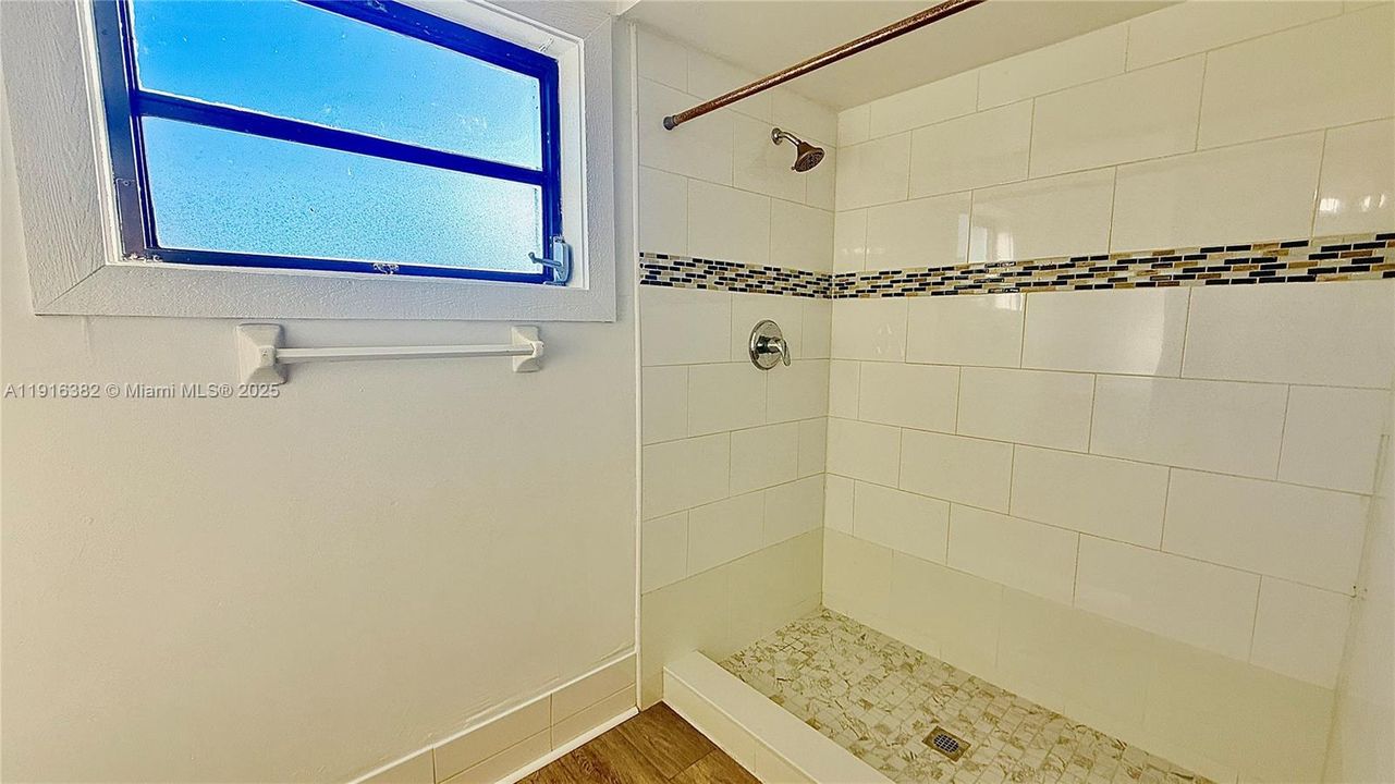 Active With Contract: $2,650 (3 beds, 2 baths, 1300 Square Feet)