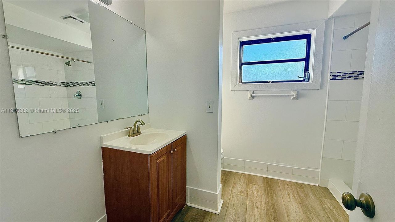 Active With Contract: $2,650 (3 beds, 2 baths, 1300 Square Feet)