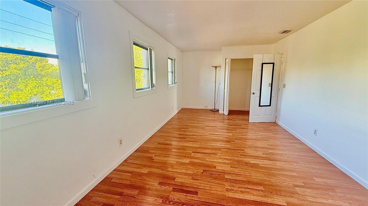 Active With Contract: $2,650 (3 beds, 2 baths, 1300 Square Feet)