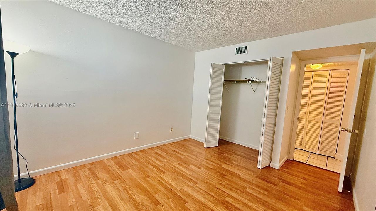 Active With Contract: $2,650 (3 beds, 2 baths, 1300 Square Feet)