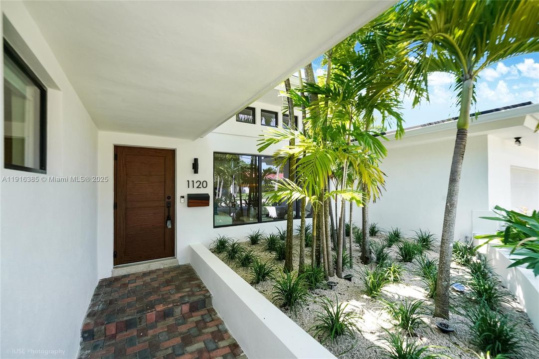 For Rent: $15,000 (4 beds, 4 baths, 1994 Square Feet)