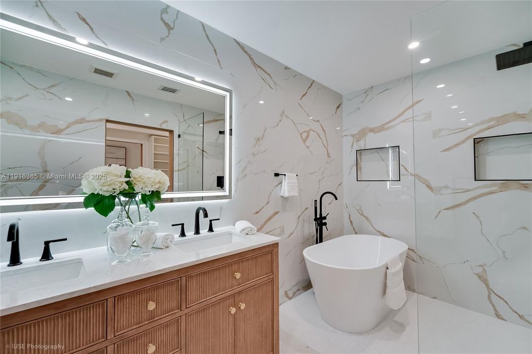 For Rent: $15,000 (4 beds, 4 baths, 1994 Square Feet)